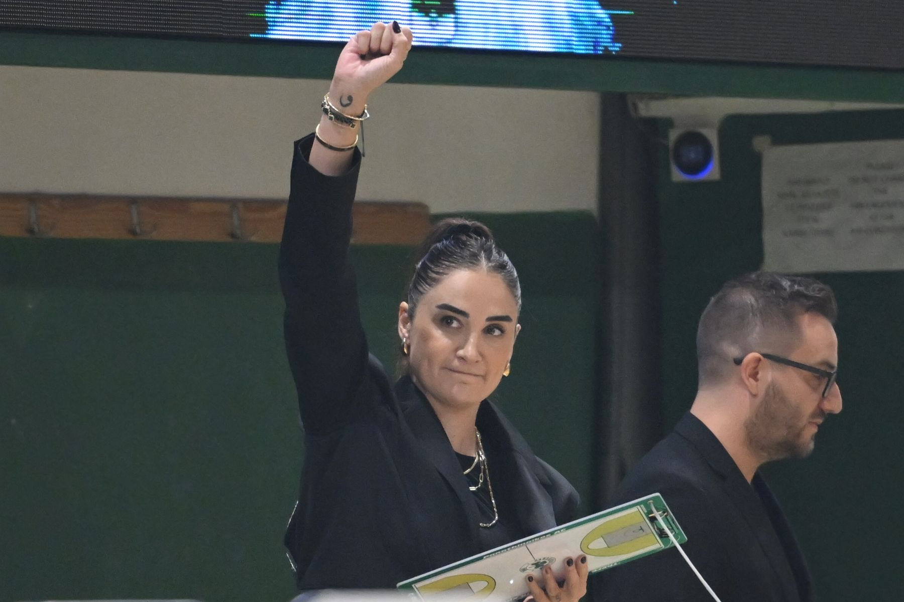 Ο κόσμος του Παναθηναϊκού αποθέωσε την Σελέν Ερντέμ στους ρυθμούς του “πορομ πορομ πομ περομ περομ”
