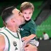 Τα τρυφερά κλικ του Κώστα Σλούκα με τον γιο του μετά τη νίκη του Παναθηναϊκού AKTOR κόντρα στο Περιστέρι Betsson