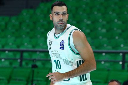 Διαδοχικά τρίποντα με το καλημέρα από Σλούκα - Ναν: Οι δύο γκαρντ σκόραραν από την ίδια γωνία μετά από ασίστ του Γιαμπουσέλε
