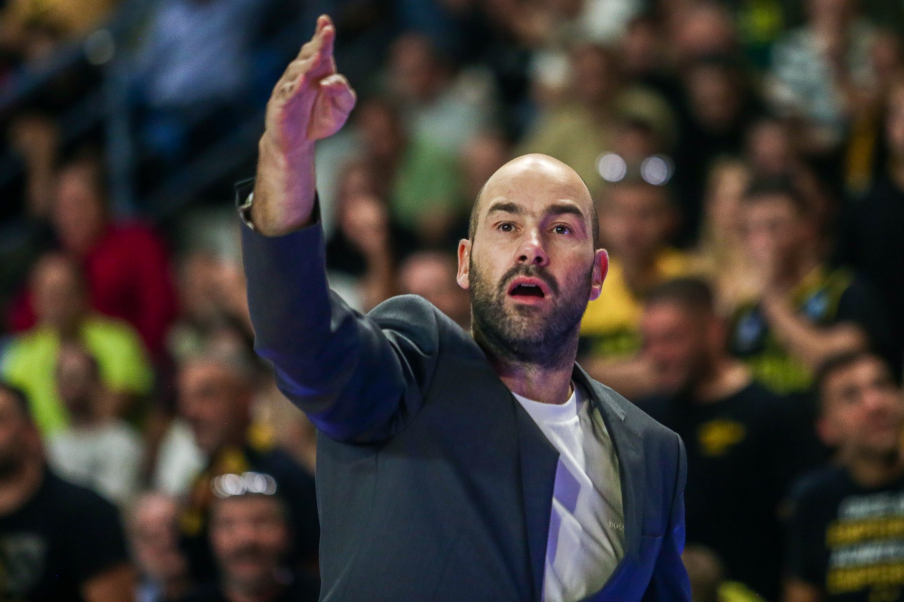 Χείμαρρος Σπανούλης: "Παίκτες ξαφνικά ξέχασαν το μπάσκετ - Είναι ντροπή για τον κόσμο που μας χειροκρότησε"                                          Χείμαρρος Σπανούλης: "Παίκτες ξαφνικά ξέχασαν το μπάσκετ - Είναι ντροπή για τον κόσμο που μας χειροκρότησε"
