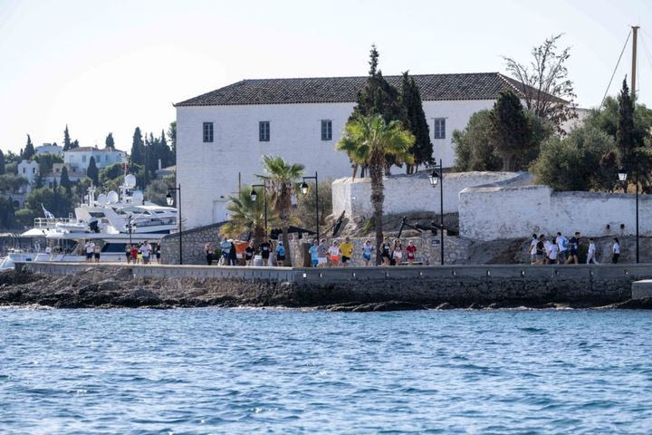 Spetses Mini Marathon: Oι εναλλακτικές προτάσεις για να πας χωρίς πλοίο