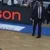 Έξαλλος ο Αντρέα Τρινκιέρι μετά από επιθετικό φάουλ του Αλεξάντερ στο Μύκονος Betsson – ΠΑΟΚ