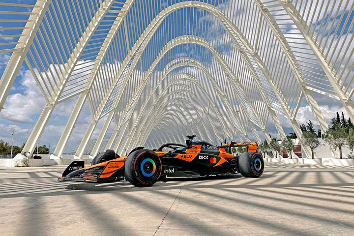 Στο ΟΑΚΑ χτυπά η “καρδιά” του motorsport – Είδαμε από κοντά την προετοιμασία για το “Allwyn x McLaren Racing: Live in Athens”