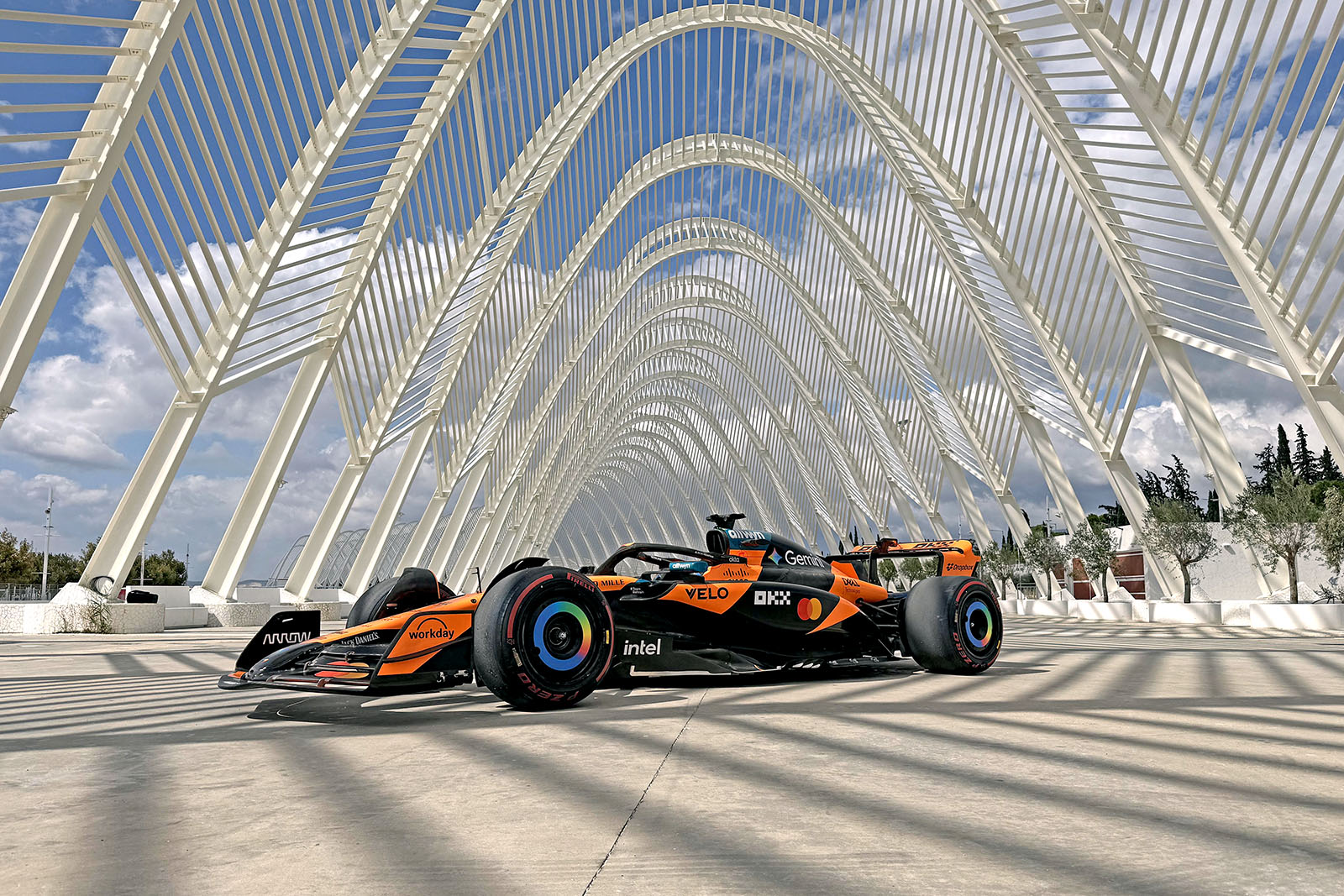 Στο ΟΑΚΑ χτυπά η "καρδιά" του motorsport - Είδαμε από κοντά την προετοιμασία για το "Allwyn x McLaren Racing: Live in Athens"                                          Στο ΟΑΚΑ χτυπά η "καρδιά" του motorsport - Είδαμε από κοντά την προετοιμασία για το "Allwyn x McLaren Racing: Live in Athens"