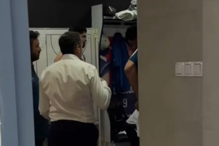 EuroLeague: Ναβάρο και παίκτες του Ερυθρού Αστέρα πήγαν στα αποδυτήρια της Εφές για να συμπαρασταθούν στον Μάικ Τζέιμς