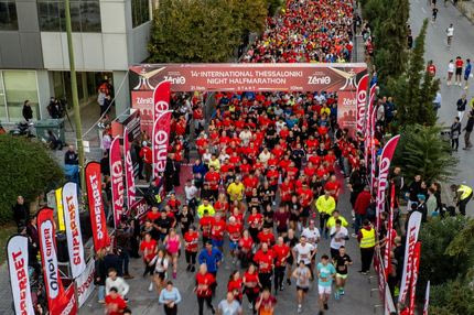 Χιλιάδες δρομείς έτρεξαν στο κέντρο της πόλης στον 14ο Νυχτερινό Ημιμαραθώνιο Θεσσαλονίκης